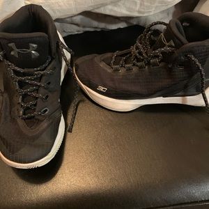 Boys under armor basketball shoes